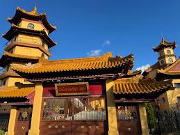 Cổng chùa Khánh Anh
